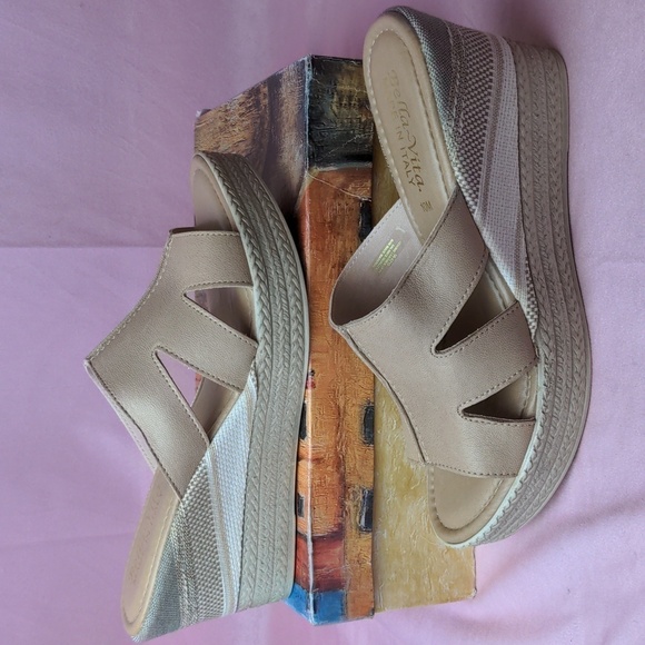 Bella Vita Rox-Italy Neutral Italian Leather Striped Wedge Sandals size 10 - Picture 1 of 7